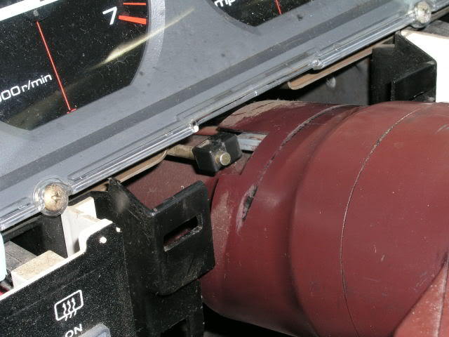 Steering Column Repair: what is this on the steering column?, plastic button, hi tim