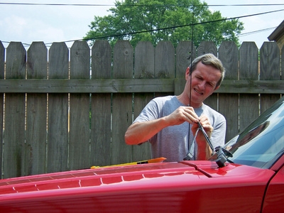 How to Change the Windshield Wipers on a Kia Rio