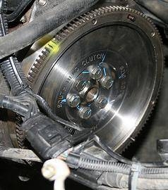 How to Turn the Flywheel in a Car