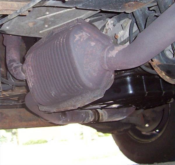 How to Install Catalytic Converters in An Oldsmobile