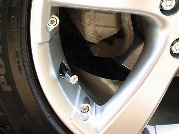 How to Replace a Leaking Schrader Valve on your Car Tire