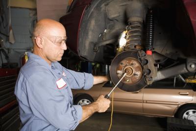 How to Adjust the Rear Brakes on a Taurus