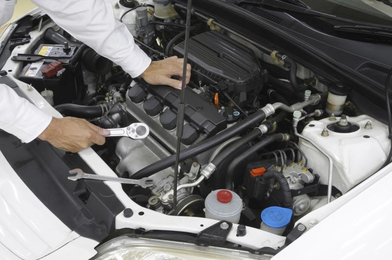 Symptoms of a Vacuum Leak in a Car