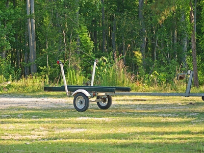 How to Stop a Leaf Spring From Squeaking on a Boat Trailer