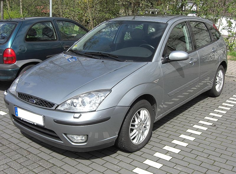 How to Remove the Dash on a Ford Focus