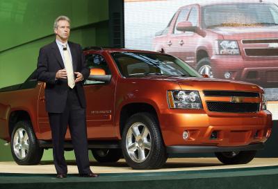 How to Install an Antenna on a Chevy Avalanche