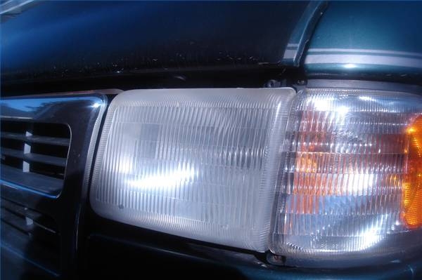 How to Clean Oxidized Plastic Headlights