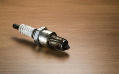 What Causes Spark Plugs to Get Wet & Foul Out?