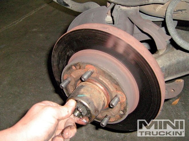 Front Air Ride Suspension on a Chevy S10 -  Daily Dime