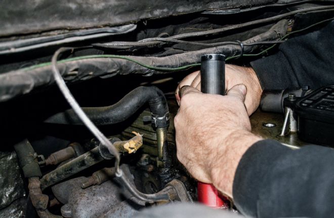 Adjusting the Valves on a 24-Valve Cummins - Lashed Out